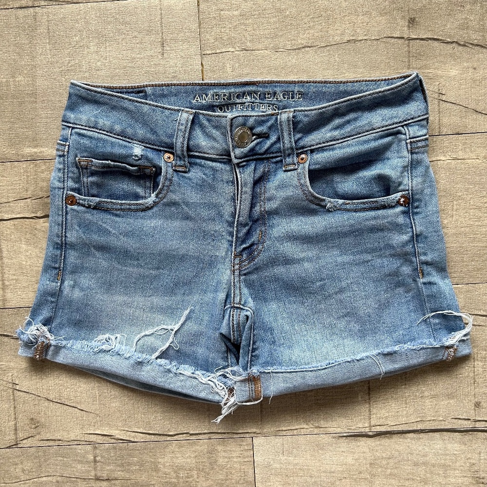 American Eagle Outfitters Retro 70s Light Wash Denim Cotton Midi Jean Shorts 2